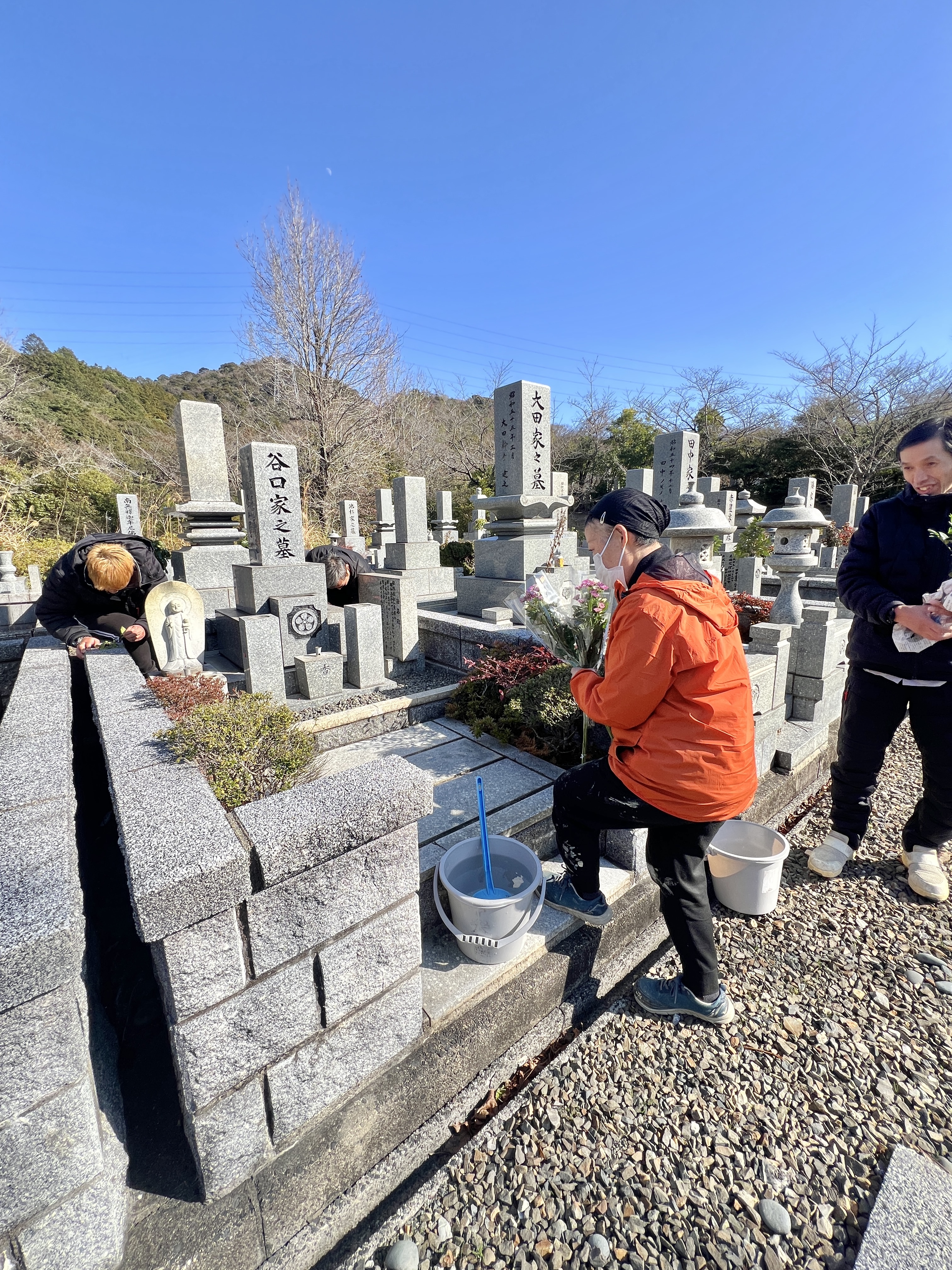 お墓掃除1